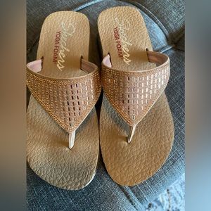 Women’s Skechers  “blingy” size 7